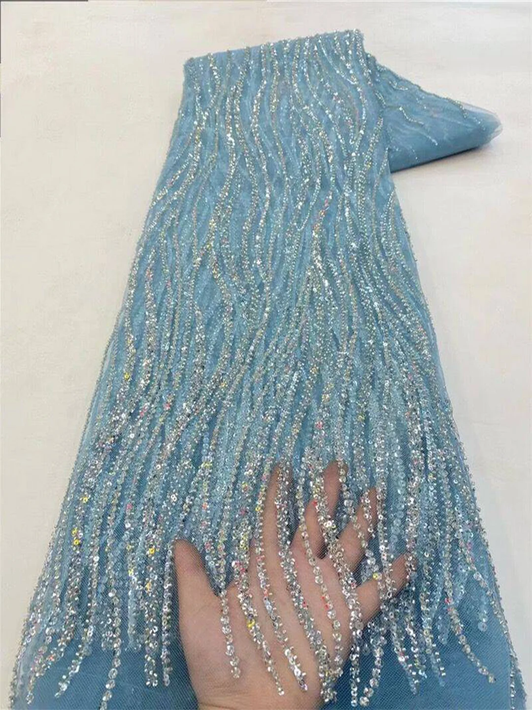 Glitter Tablecloth - Goldfarbener Afrika-Stickerei-Tüllstoff mit Luxusperlen und hochwertigen